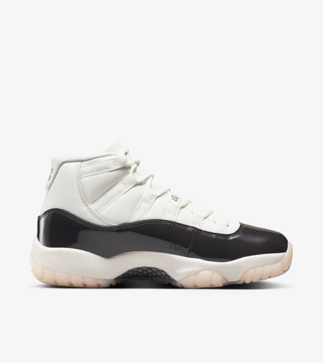 Air Jordan 11 Neapolitan