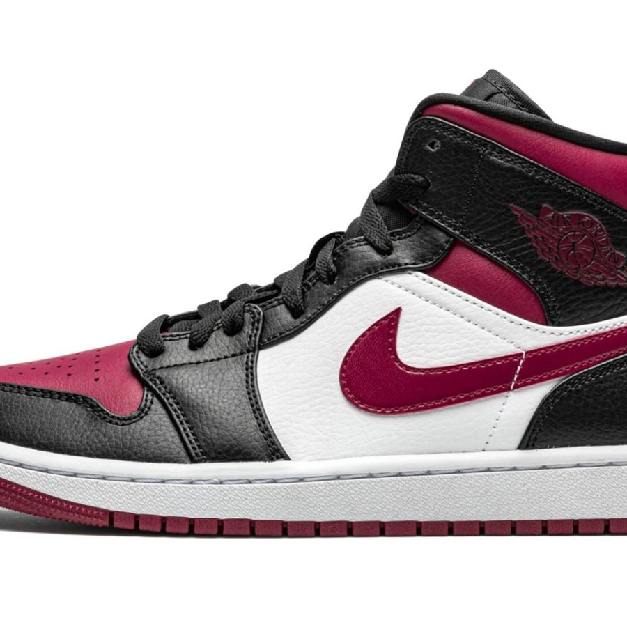 Air Jordan 1 Mid bred Toe