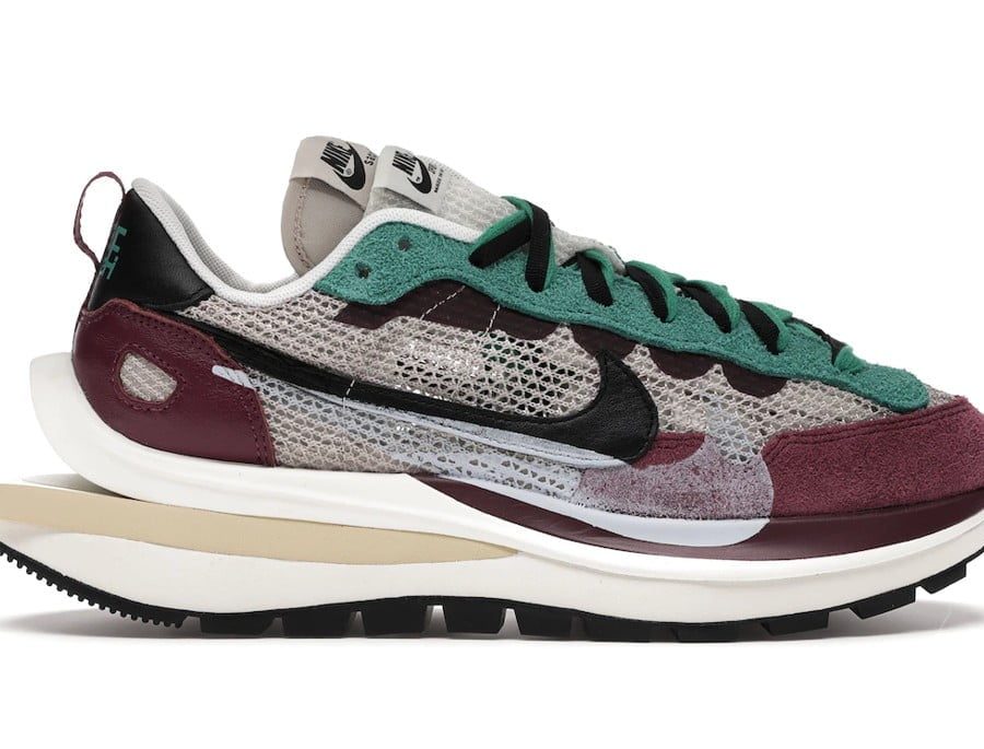 Nike Vaporwaffle Sacai Villain Red Neptune Green