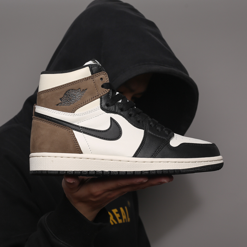Air Jordan 1 High OG “Dark Mocha”555088-105