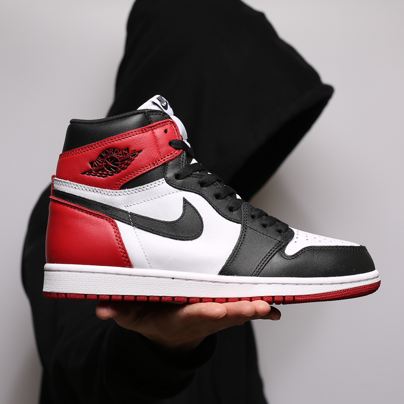 Air Jordan 1 “Black Toe” 555088-125